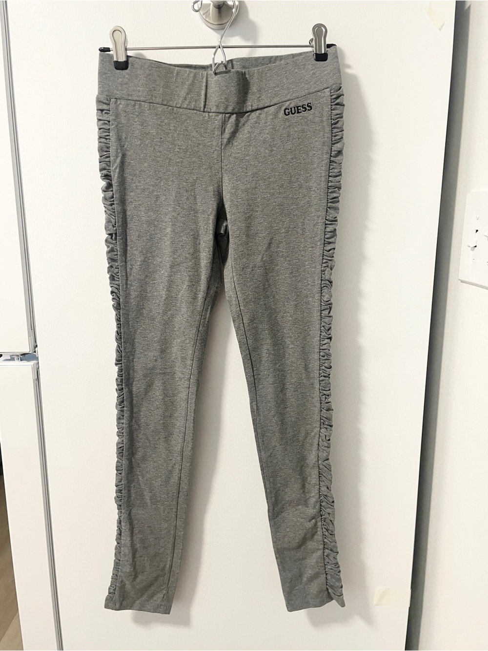 GUESS Gray Ruffle-Trim Leggings Small